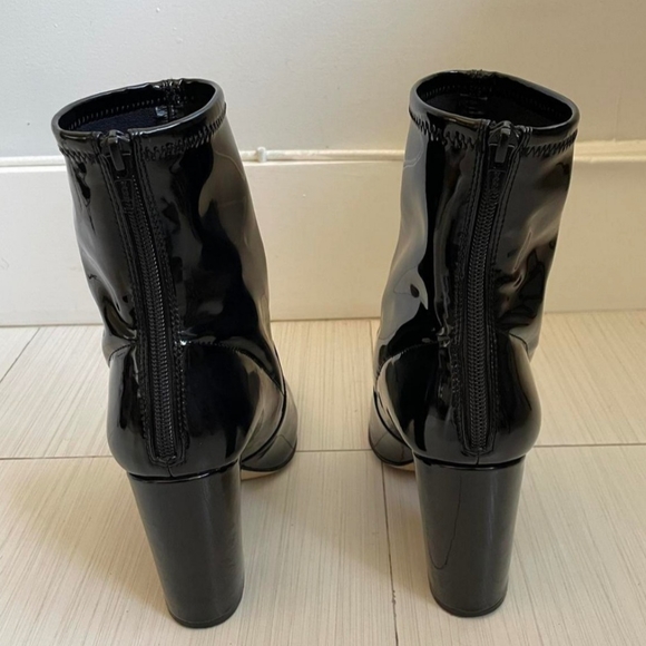 I AM SELLING A WOMAN BLACK BOOTIE - Picture 4 of 4